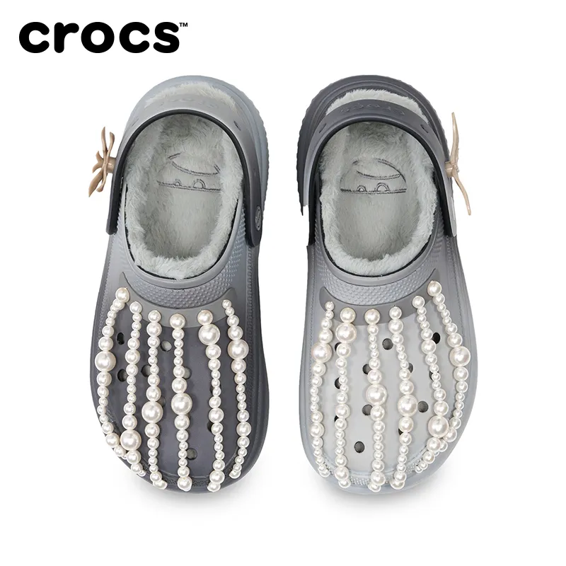 lost in echo x Crocs雪屋珍珠暖棉绒绒洞洞鞋